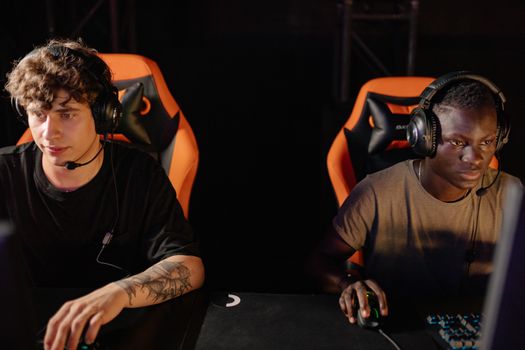 Jak bezpečně používat autoclickery v online hrách a vyhnout se banu